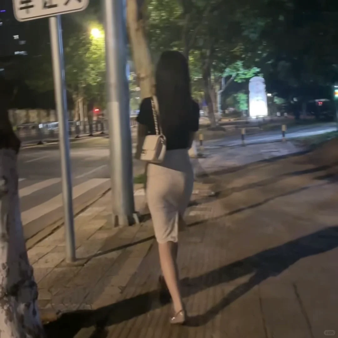 蕾丝包臀裙yyds