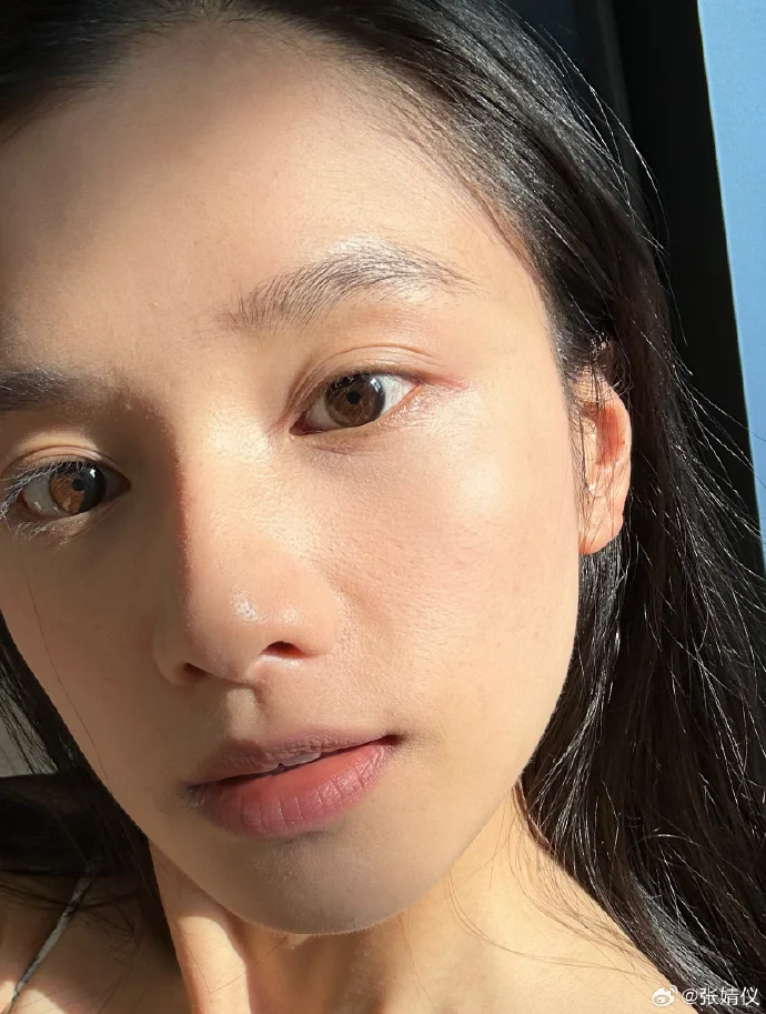 骨相天才张婧仪！眉骨能防晒