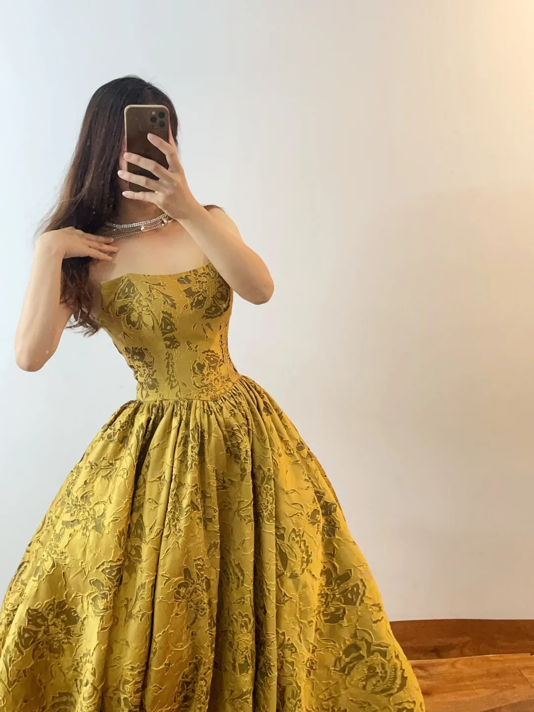 分享一下这件礼服音乐生的金色战袍