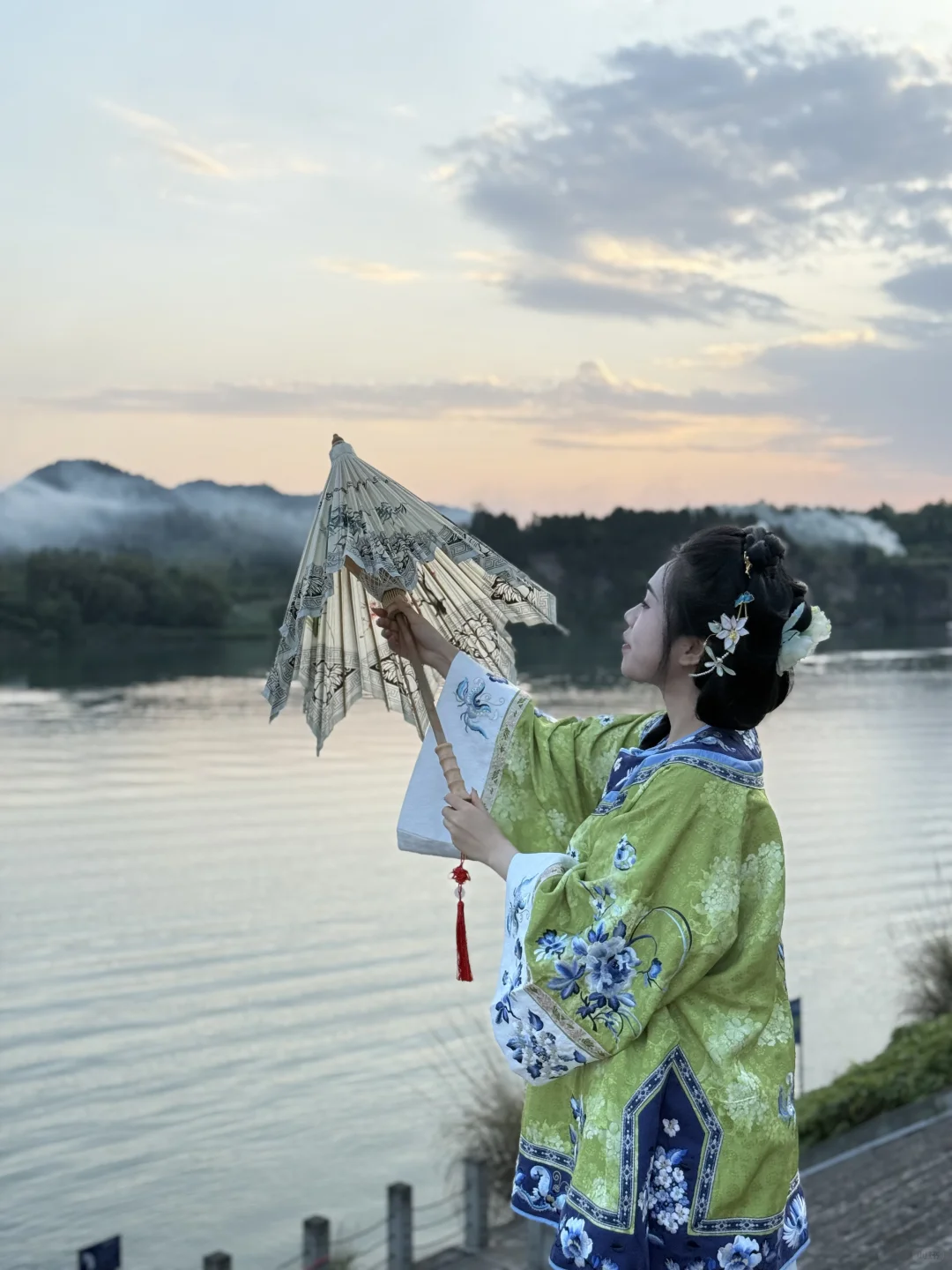 浅浅穿越一下 绿意清新的清汉女！