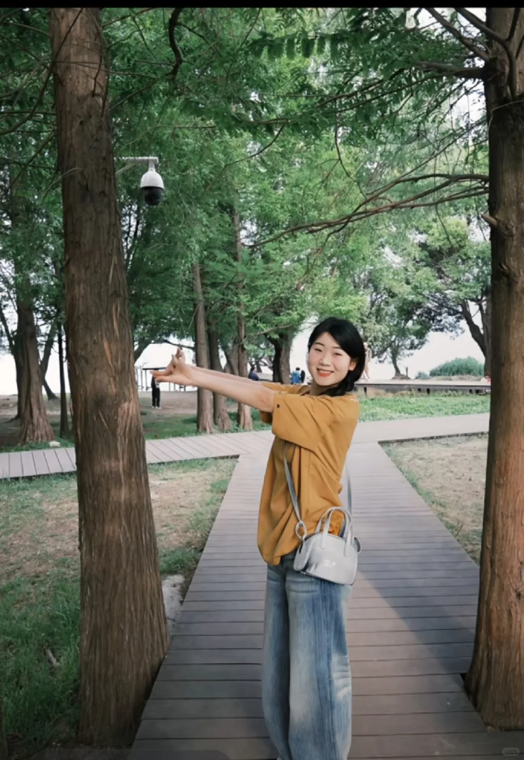 真实自然景色与美女小姐姐的组合