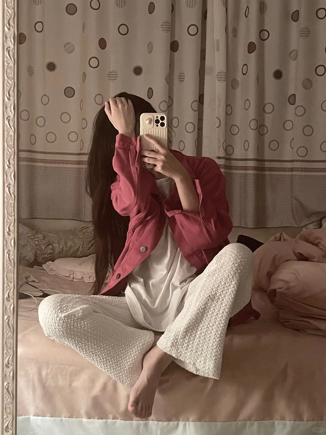 纯情女大，对镜拍