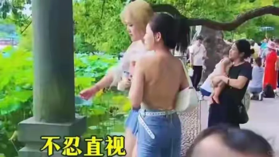 惊！西湖边清凉装扮引关注，女子力挺穿衣自由