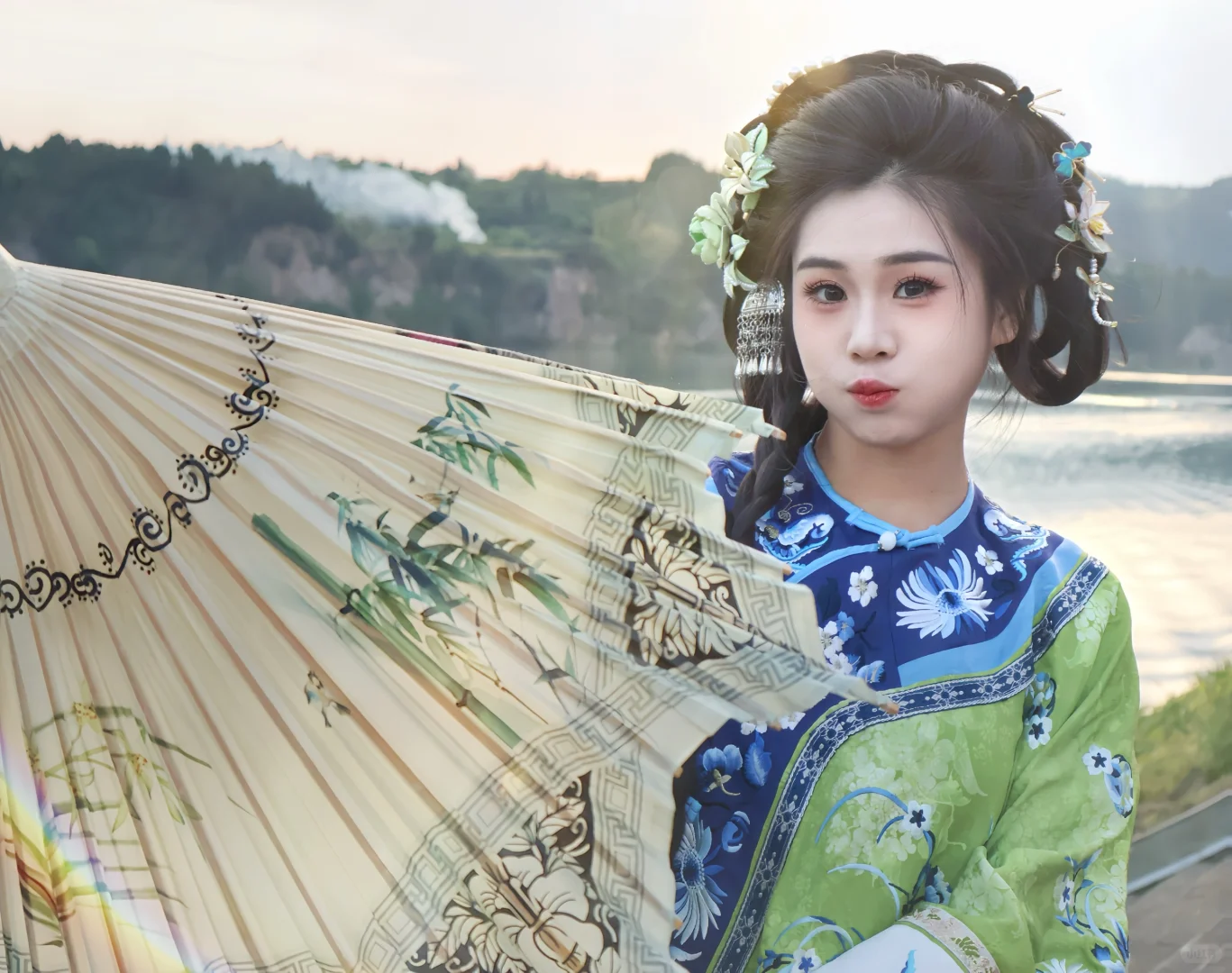 浅浅穿越一下 绿意清新的清汉女！