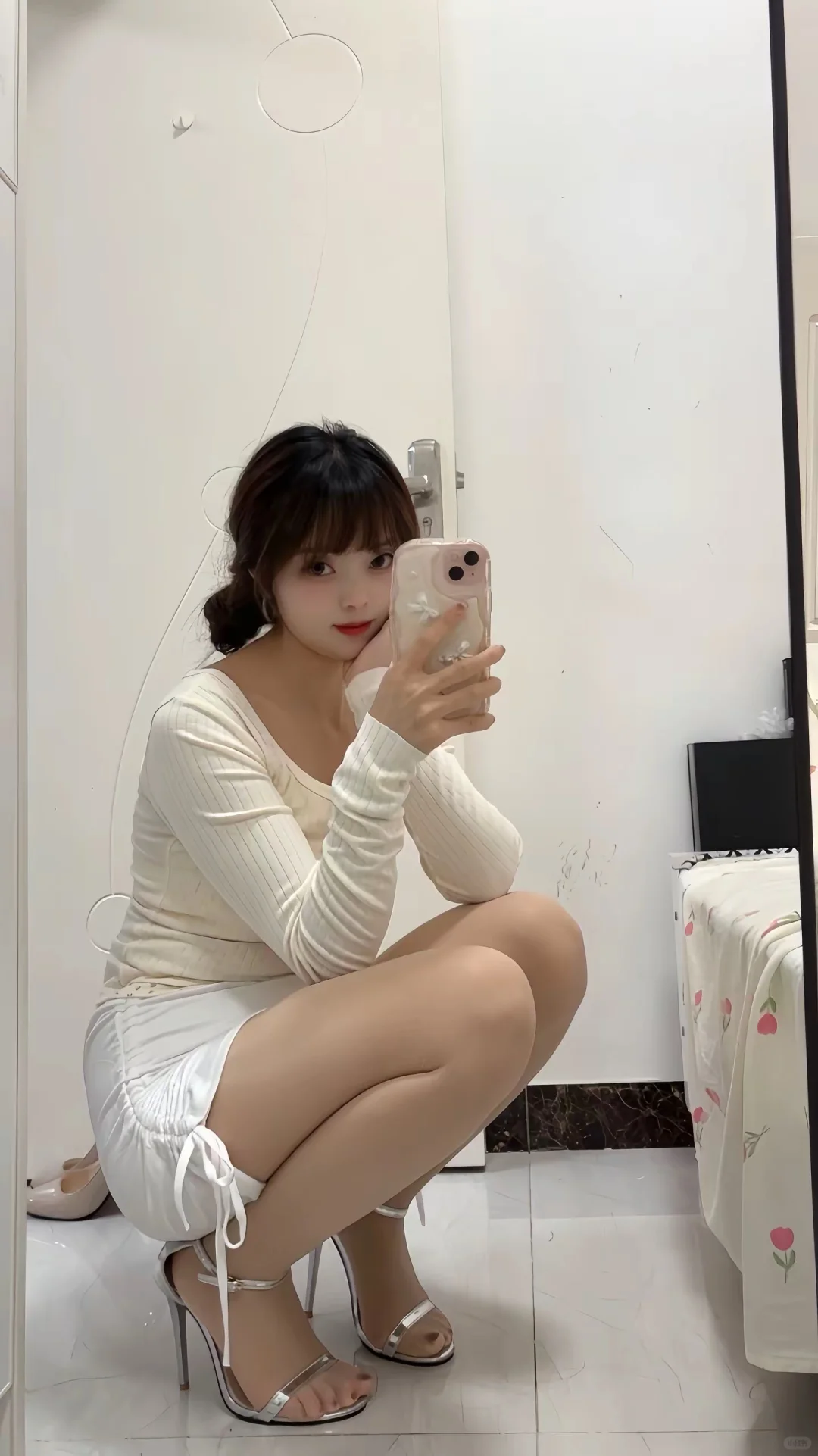 浅色包臀裙最不好搭配了