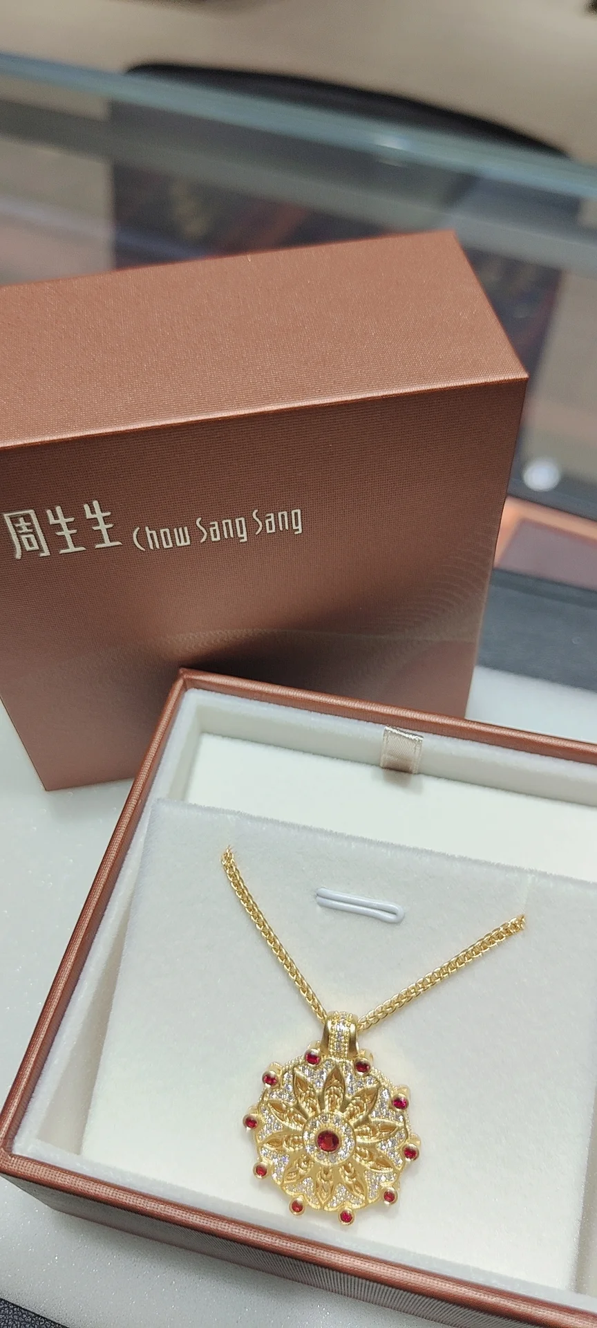 周生生黄金镶钻 红宝石套链