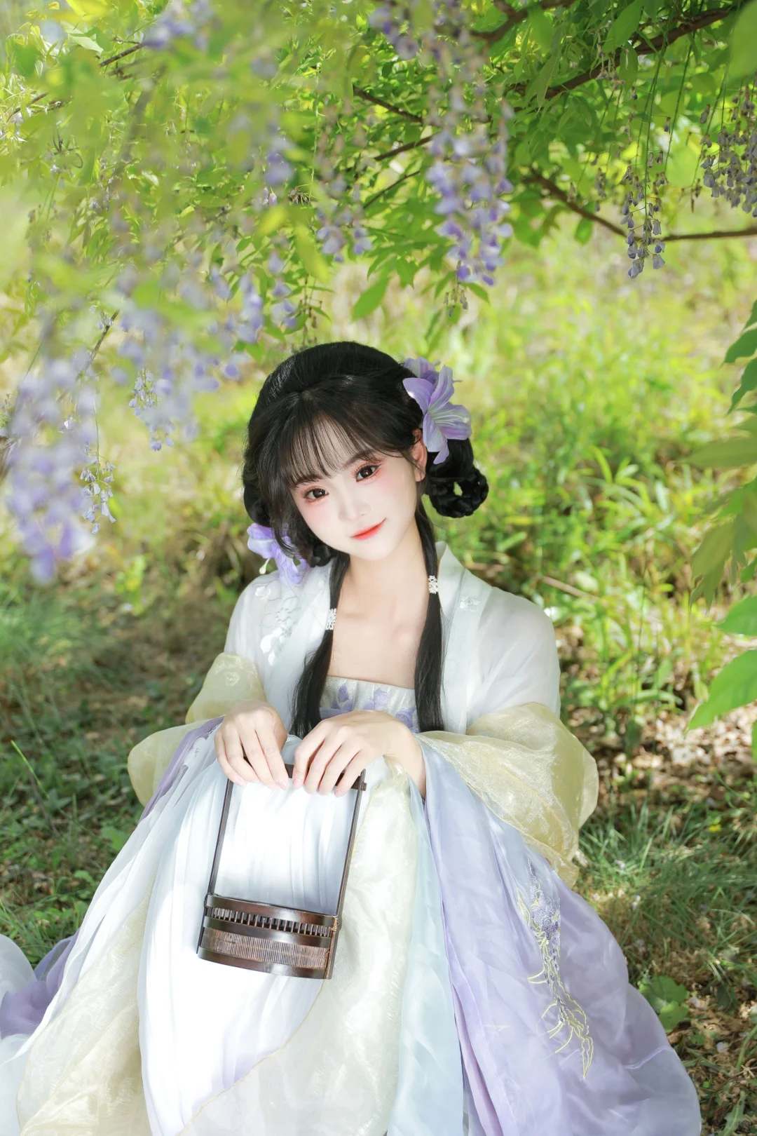 寻到人间绝色，紫藤深处见采莲