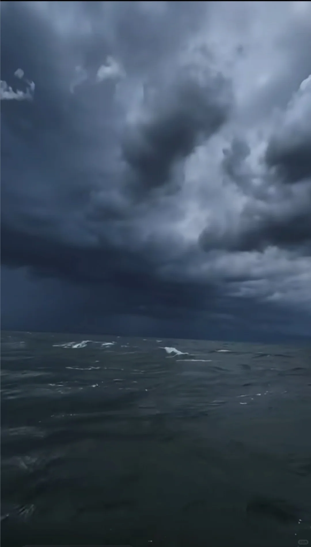 大家也尝试一下暴风雨海面的拍摄风
