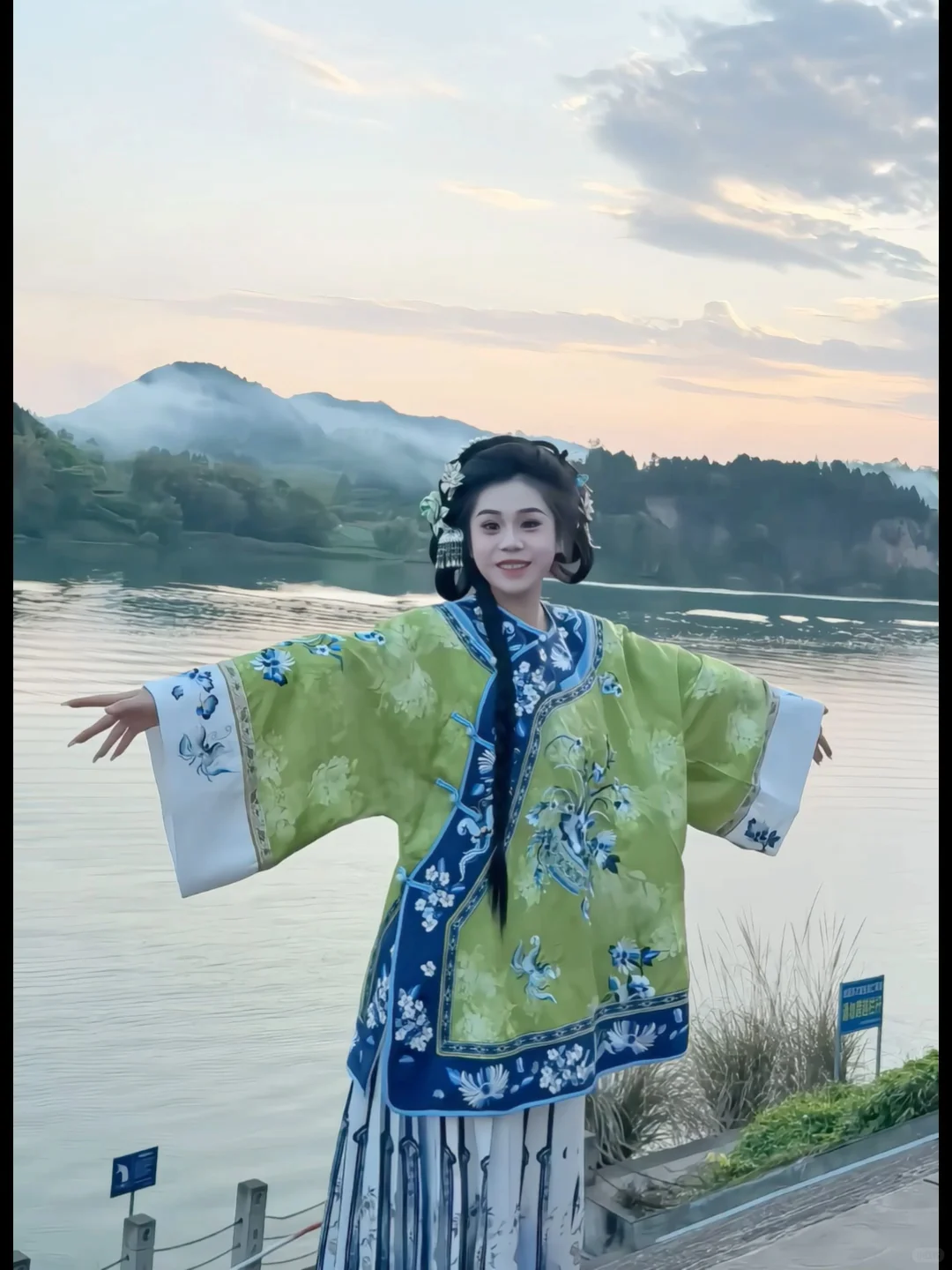 浅浅穿越一下 绿意清新的清汉女！