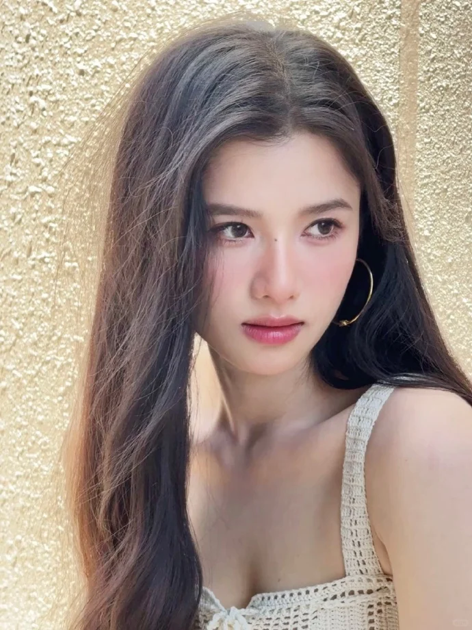 骨相天才张婧仪！眉骨能防晒