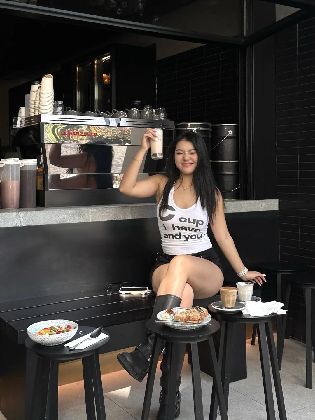 香港捞人随手拍的美女..想发照片给她！