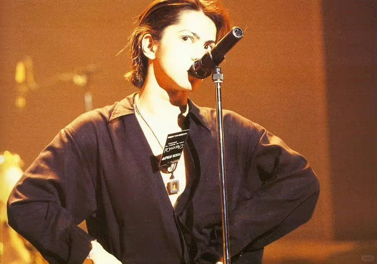 HYDE 宝井秀人 男身女相 眉骨也太优越了