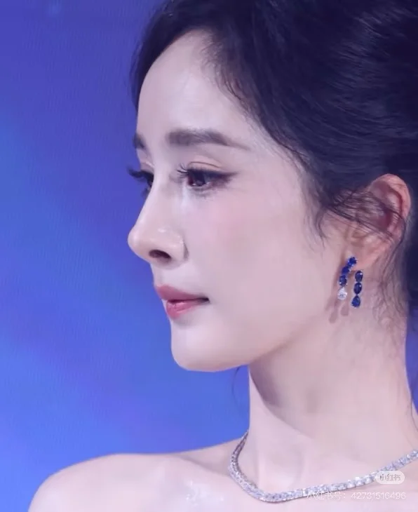要高级的妩媚，不要低级的“性感”