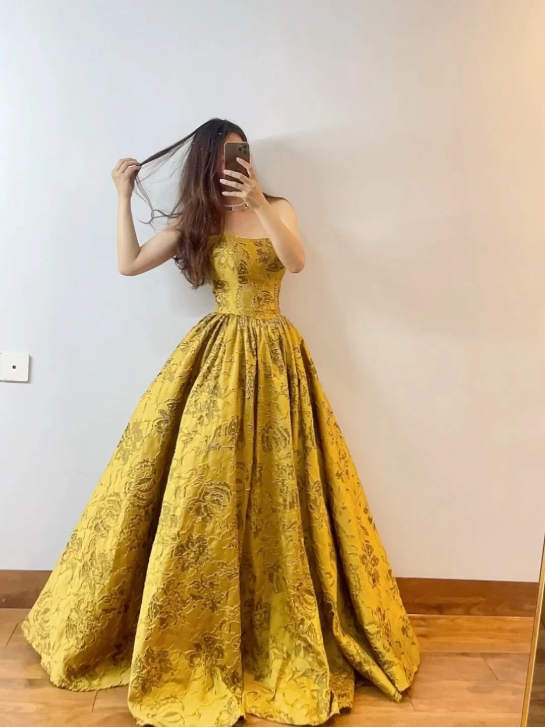 分享一下这件礼服音乐生的金色战袍