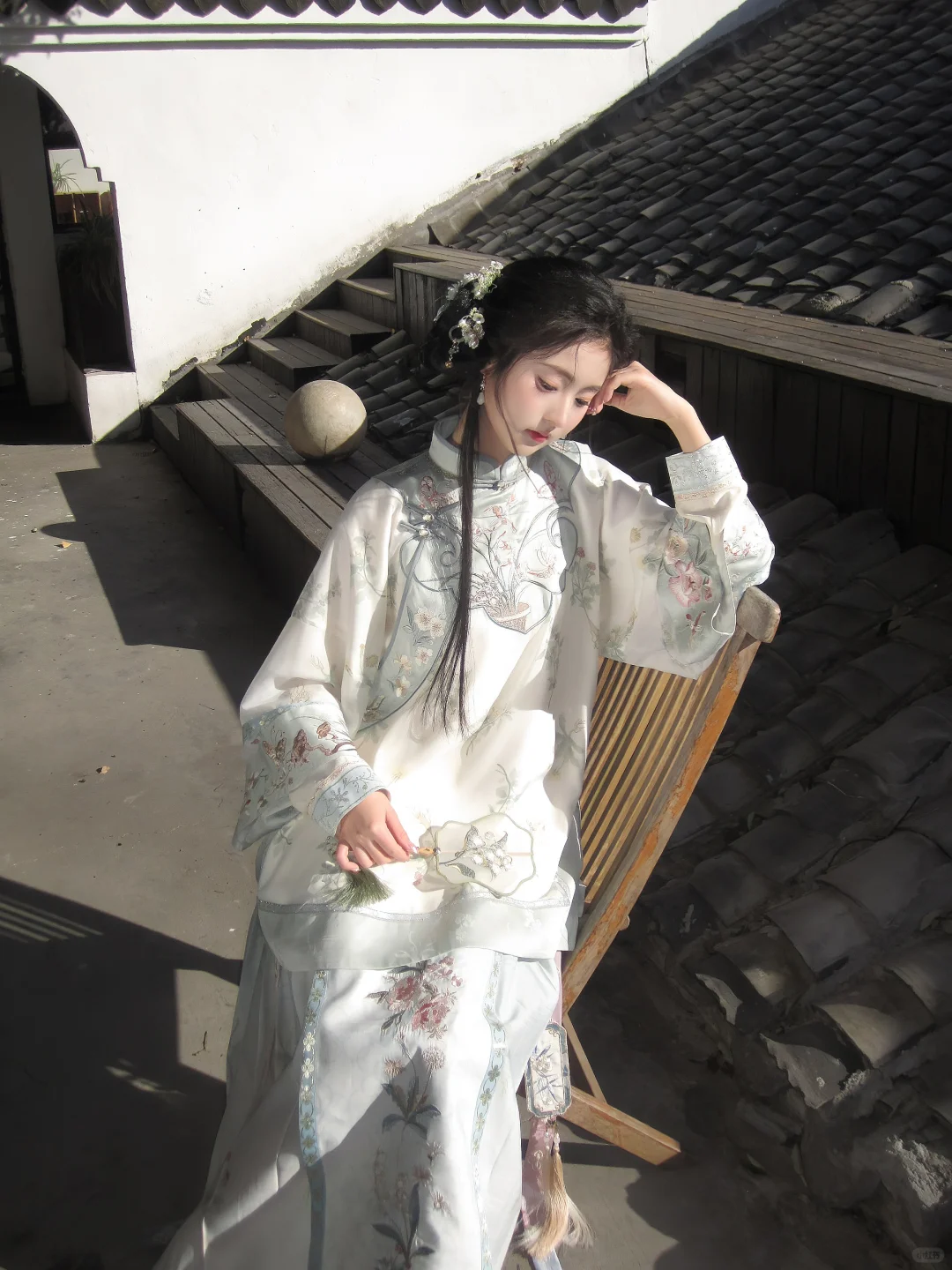 “生命久如暗室，不妨碍我明写春诗”