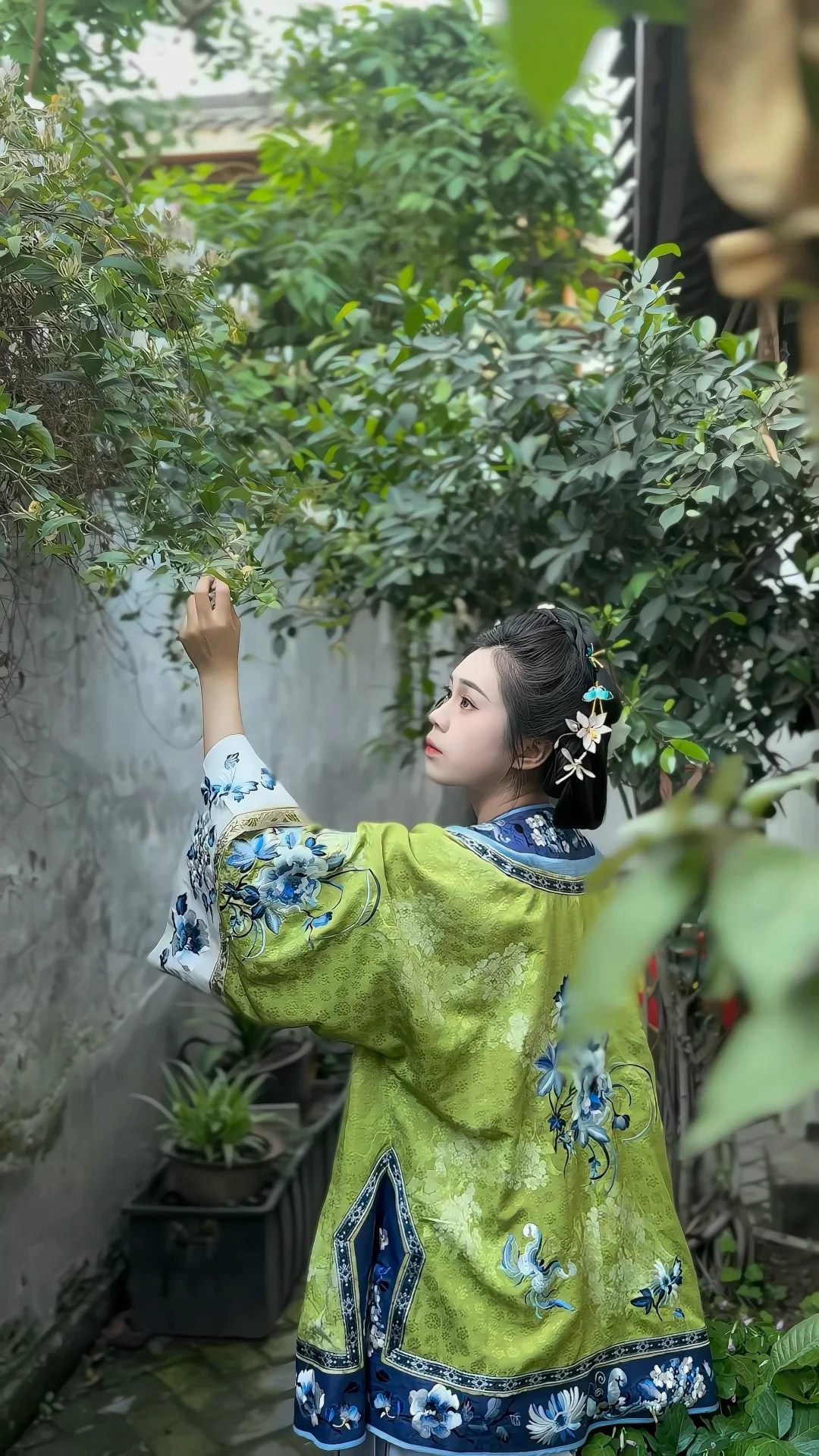 浅浅穿越一下 绿意清新的清汉女！