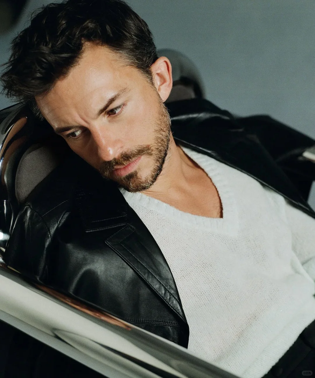 Jonathan Bailey 最新拍摄写真一览