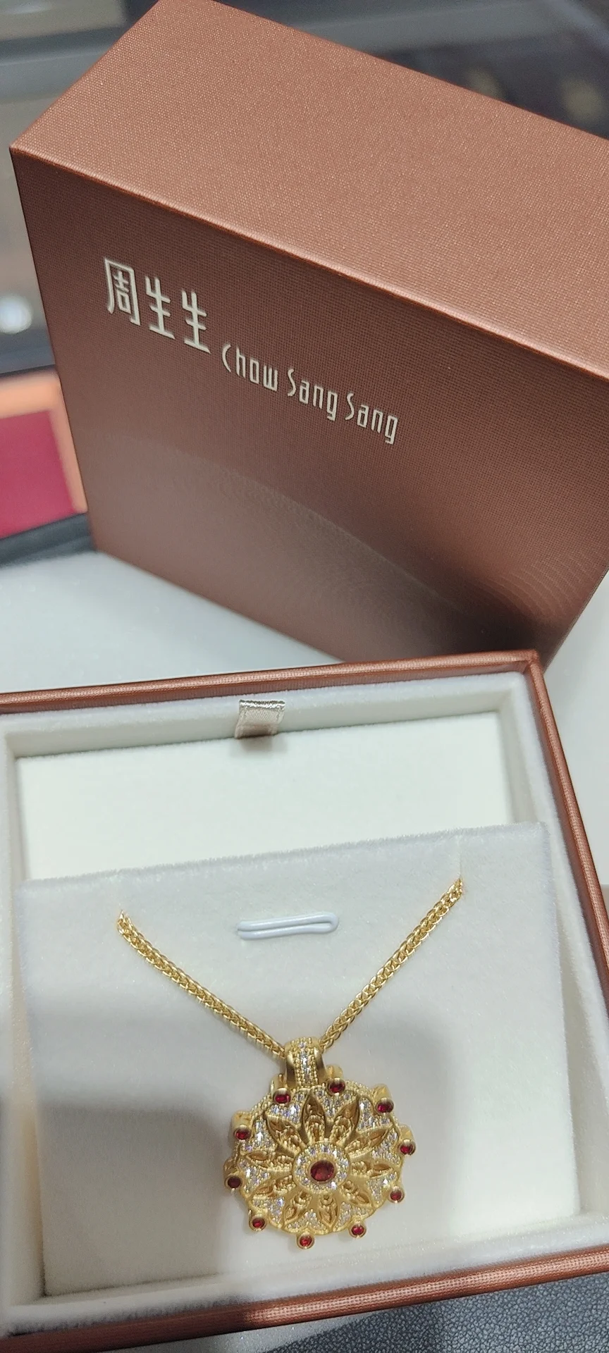 周生生黄金镶钻 红宝石套链