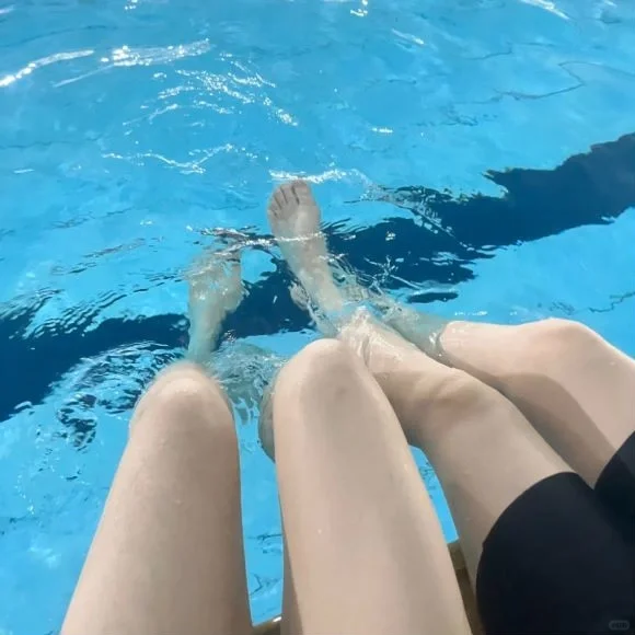姐姐的腿不是腿，是塞纳河畔的春水！
