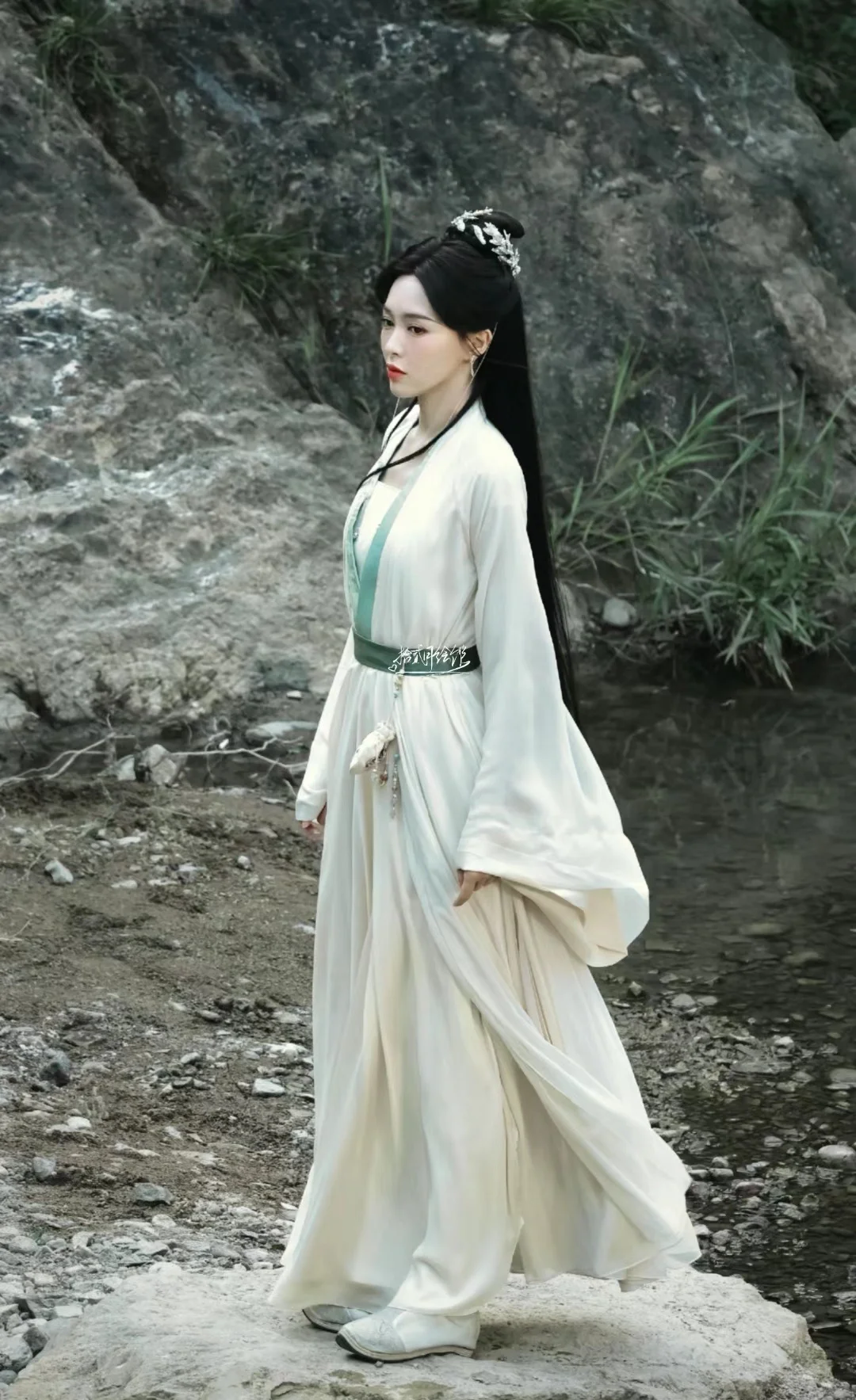 唐嫣新剧念无双古装仪态