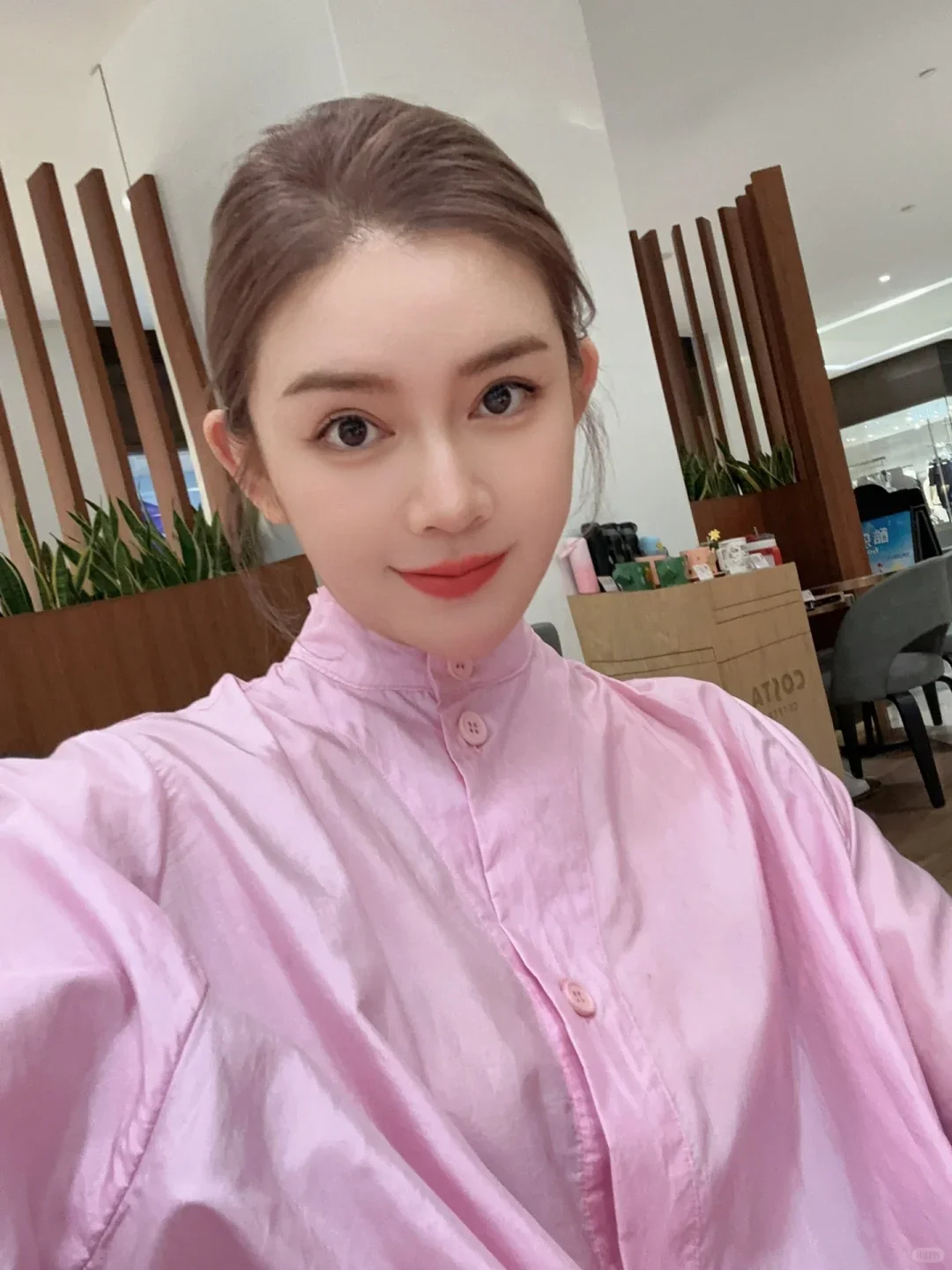 82年，43岁，为保持少女一直坚持的防垮脸习惯