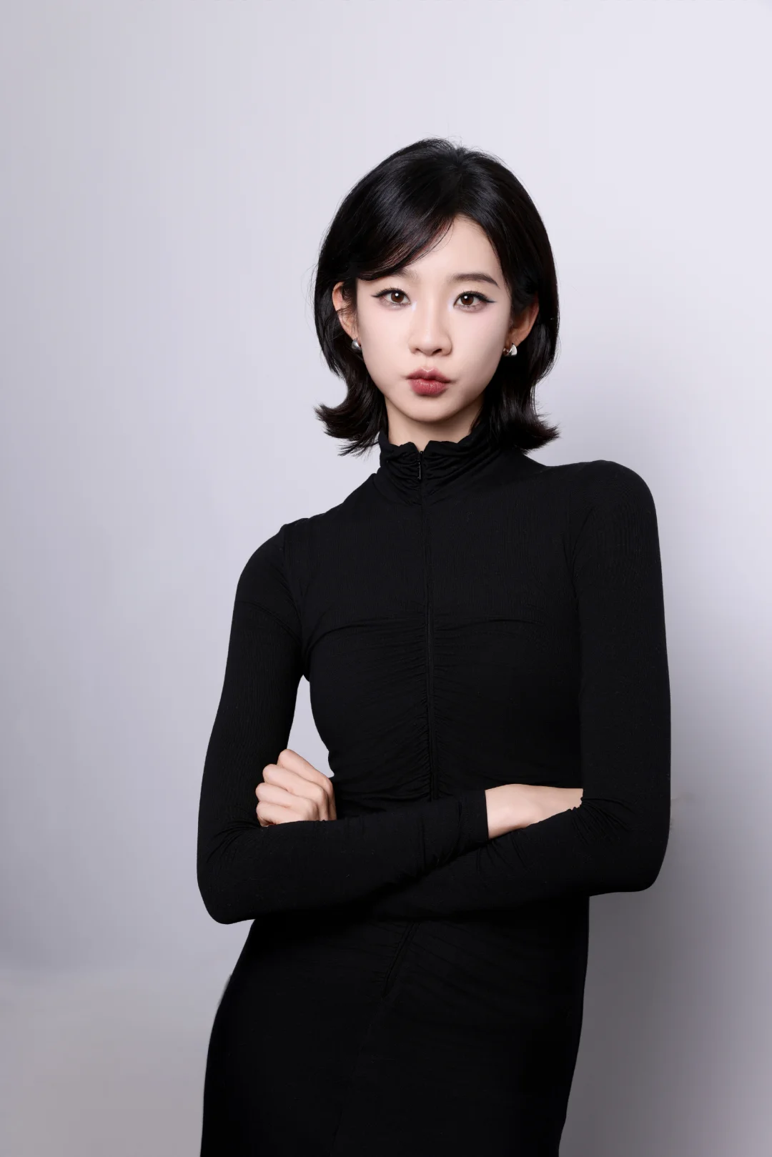 张艺凡女推定妆照