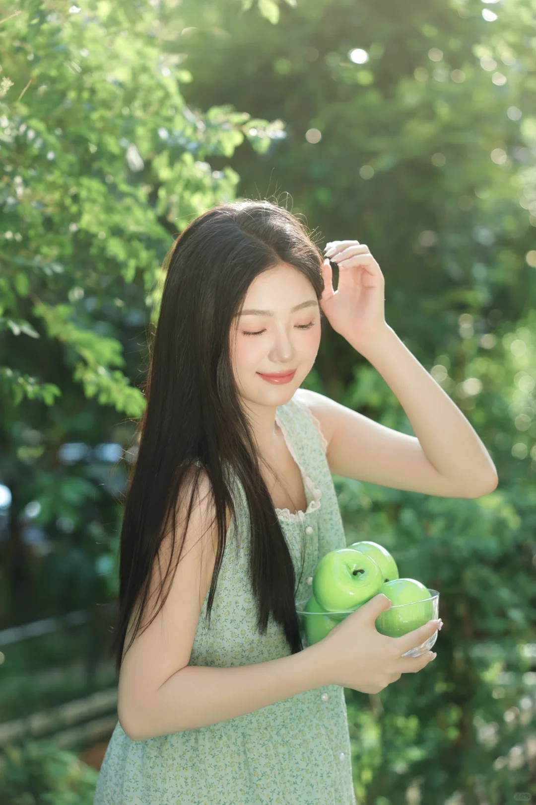 和杨超越一起学青苹果拍照