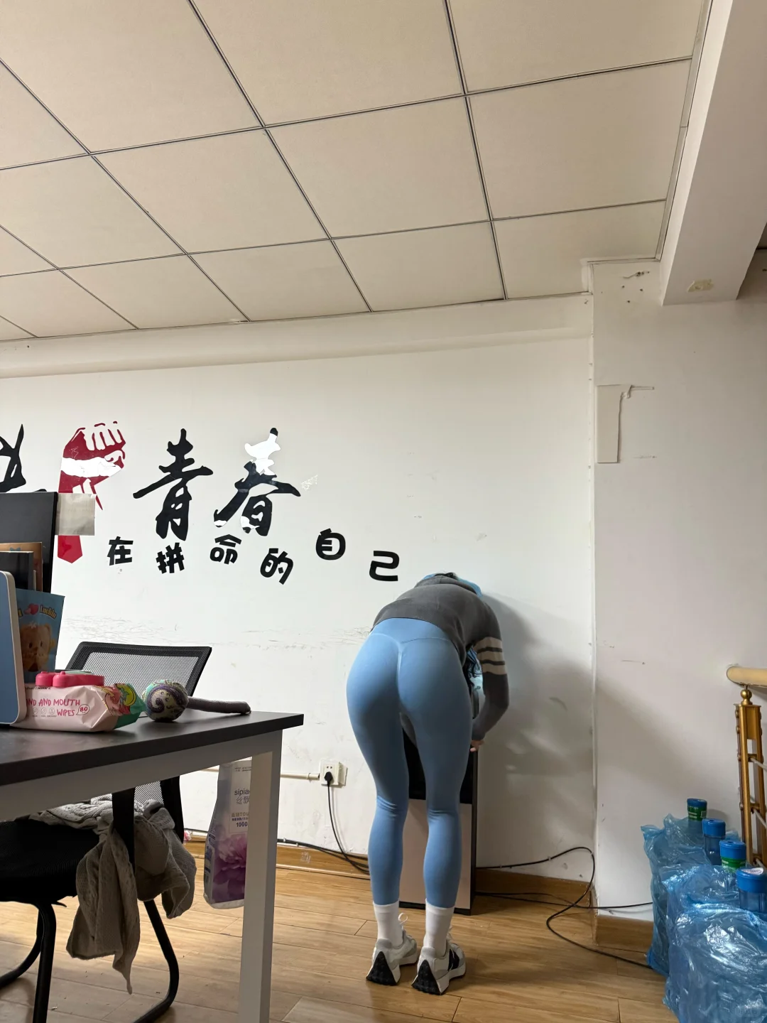 又是被同事偷拍的一天😳😳