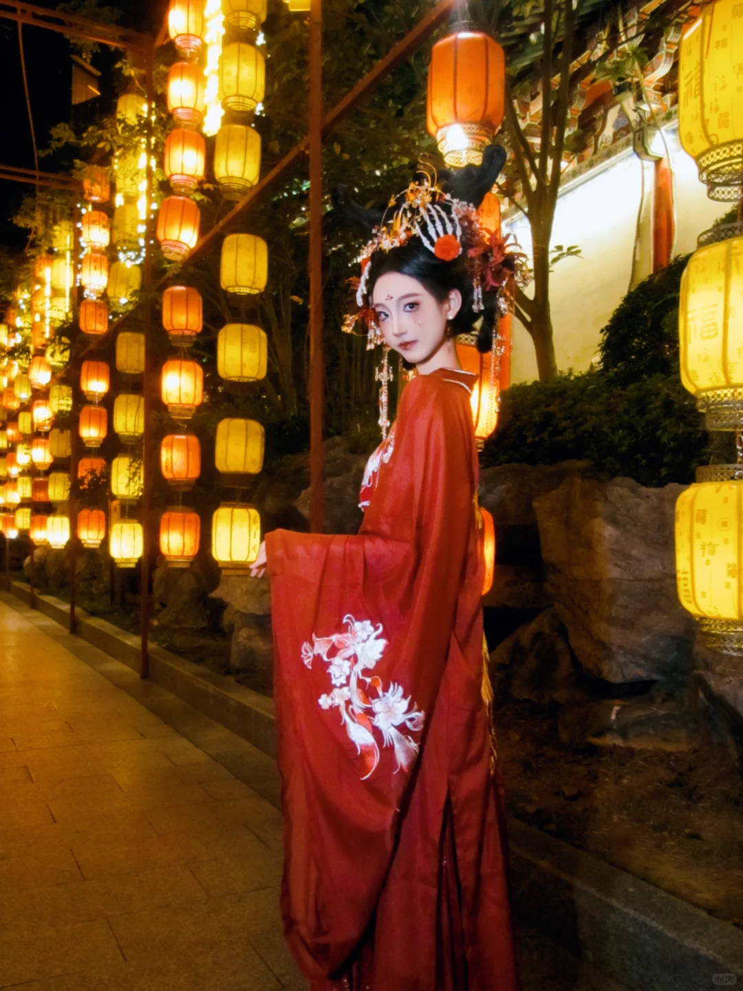 “陛下，妖妃不除，社稷难安呐！”古风写真