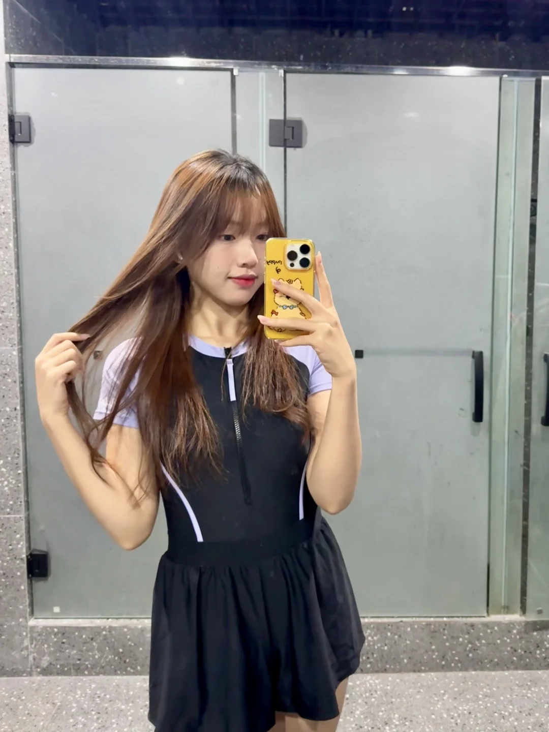 等待夏天游泳的小美人鱼