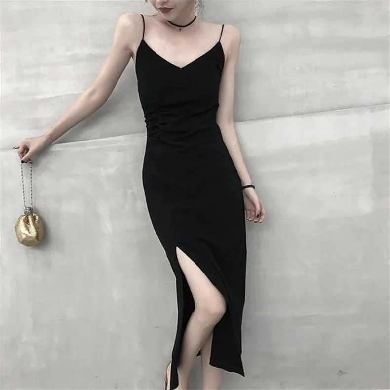 全网首发！🌟夏日必备黑色性感辣妹吊带连衣裙