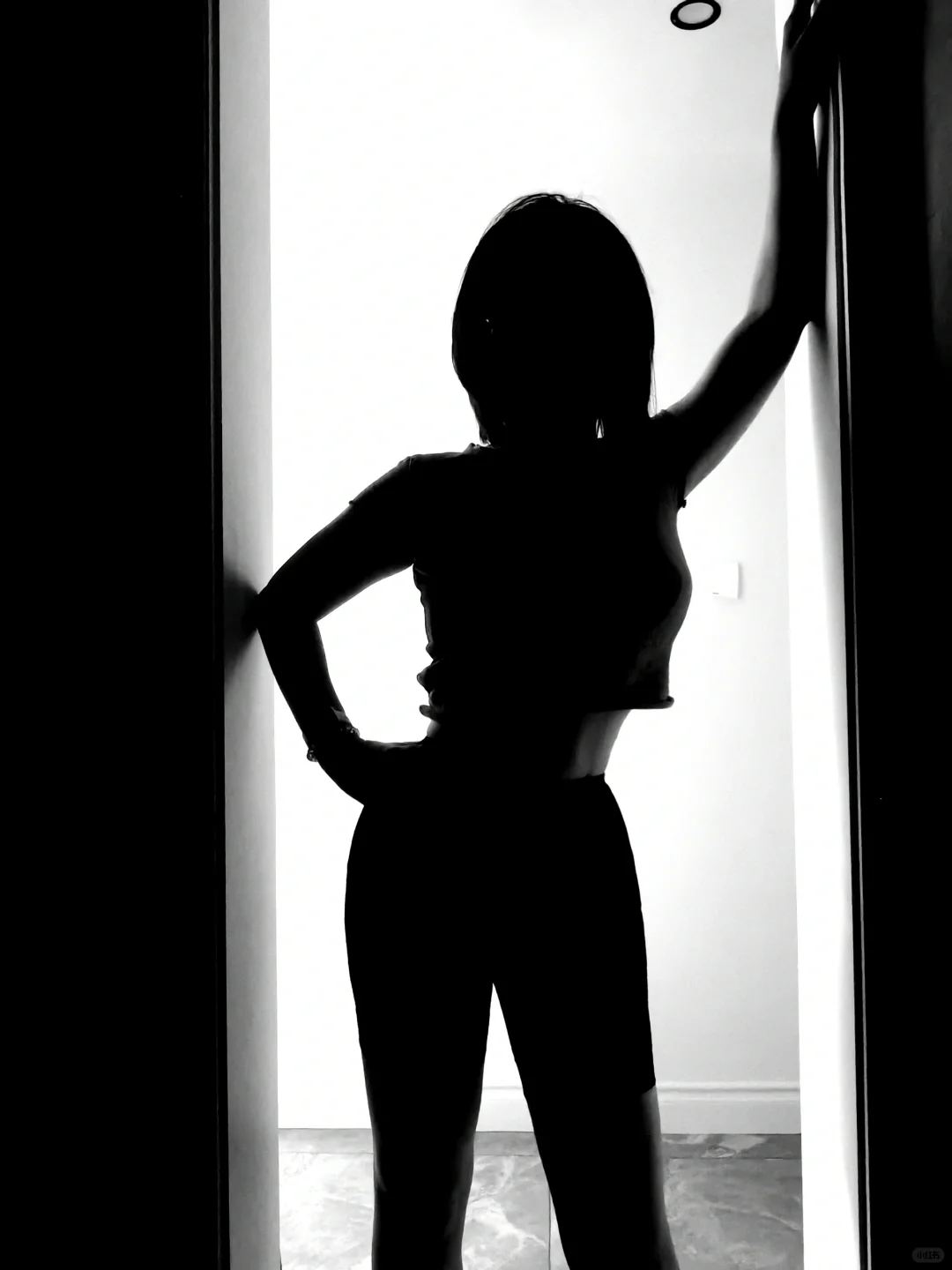 宅女拍照📸|微胖女孩卧室逆光背影照