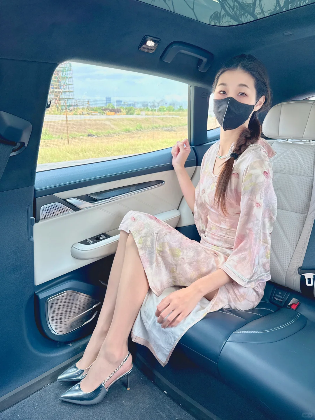 熟女妈妈今天穿旗袍高跟
