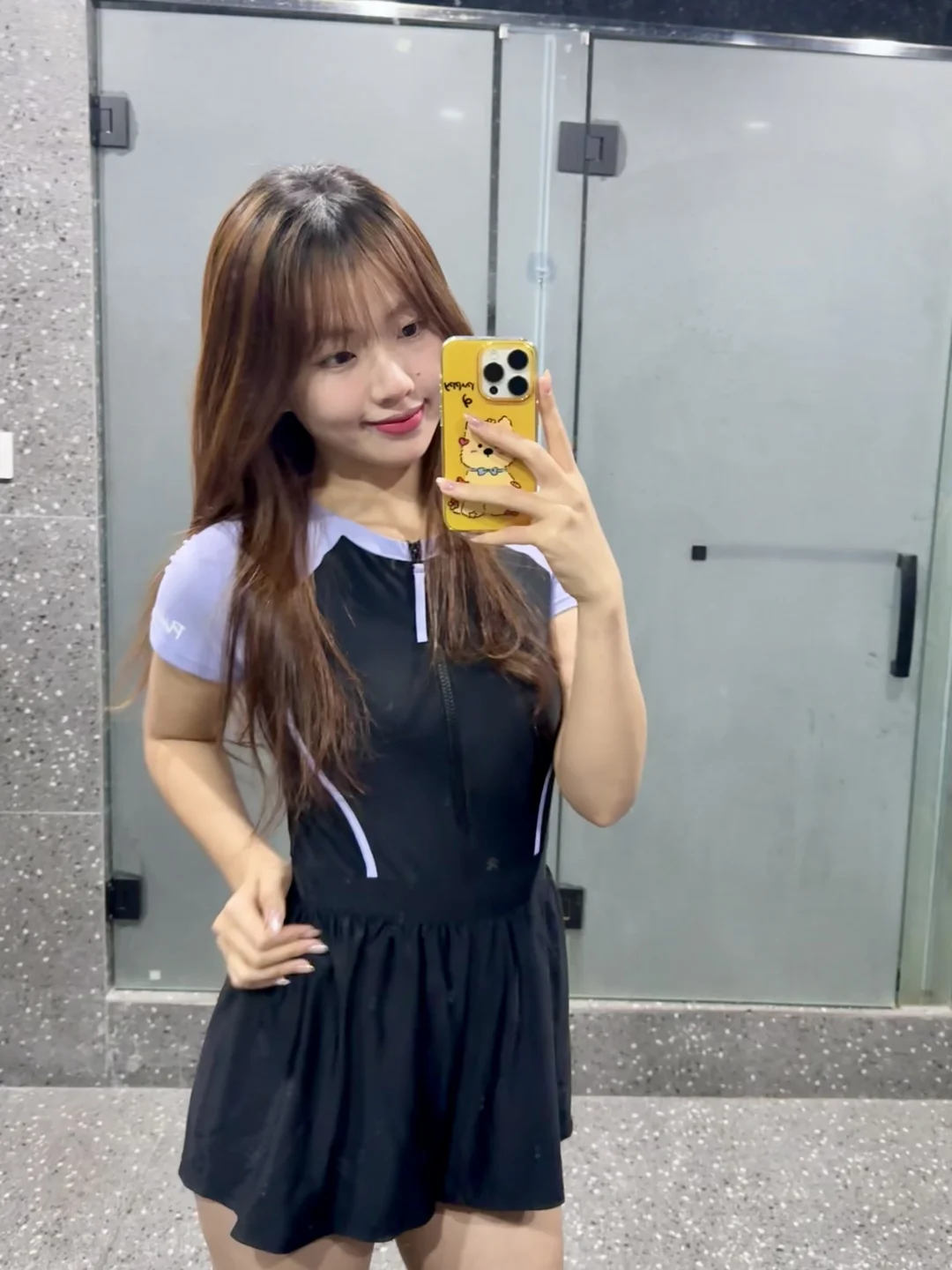 等待夏天游泳的小美人鱼