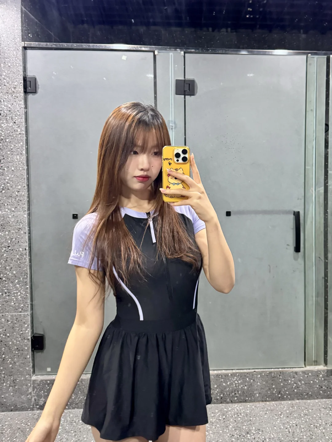 等待夏天游泳的小美人鱼