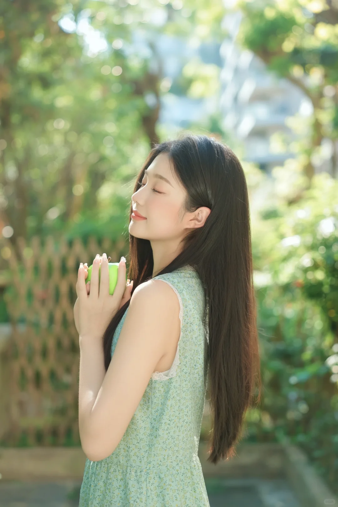 和杨超越一起学青苹果拍照