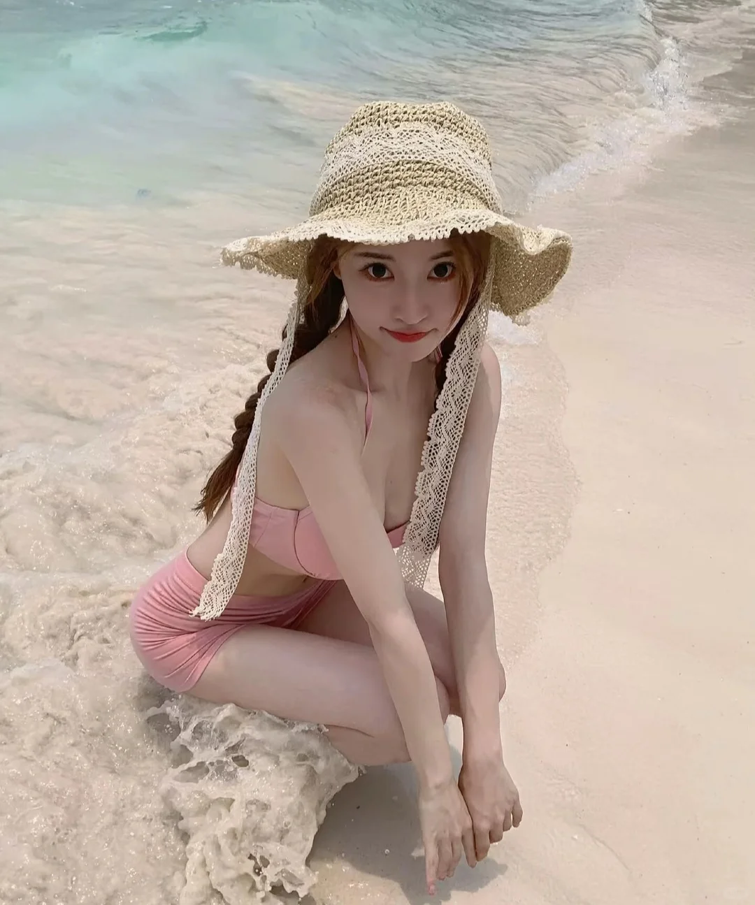 粉色更适合海边～