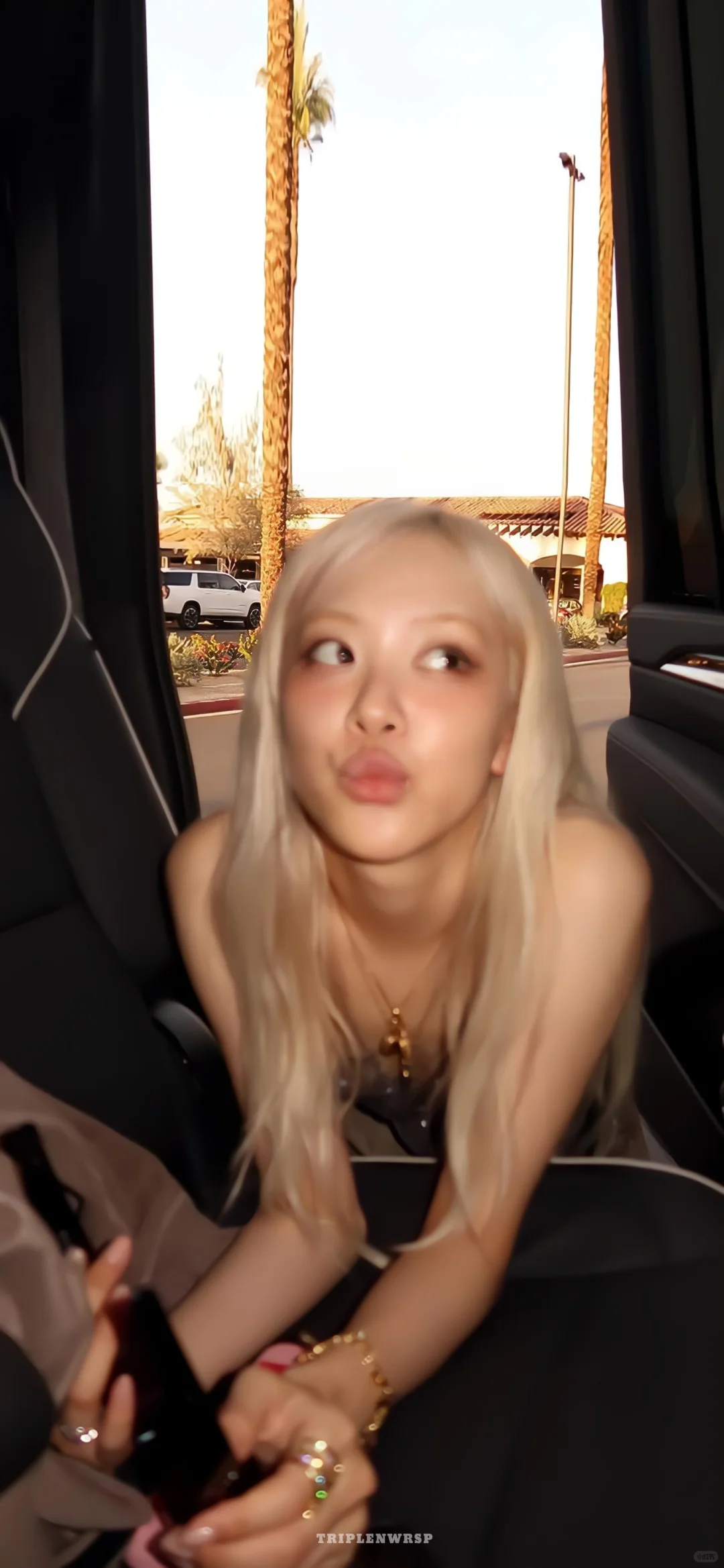 ROSÉ朴彩英壁纸！！！