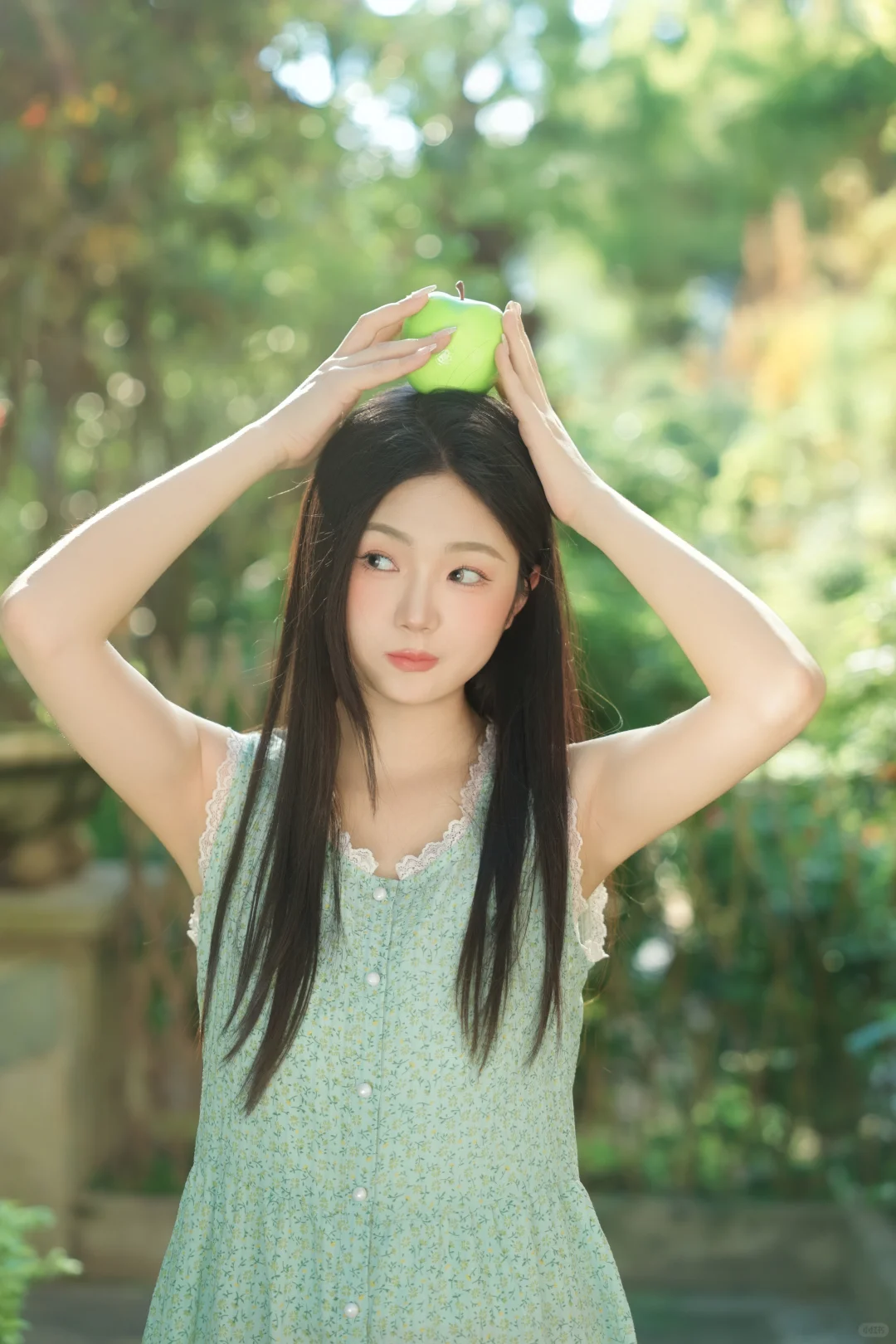 和杨超越一起学青苹果拍照