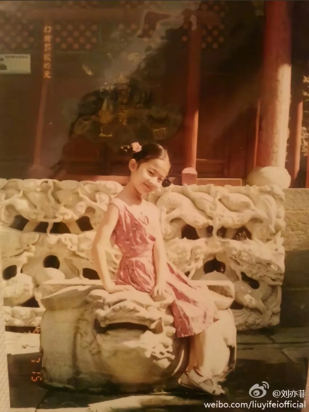 “乖，你的眼睛大，你赢了”