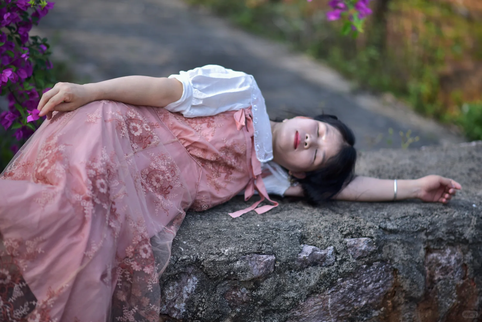 图一是友女想要的效果，图二是拍出来的效果
