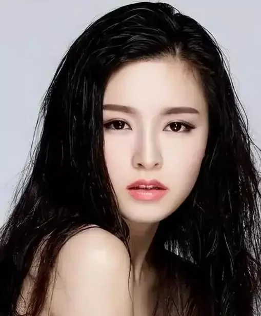 文咏珊：从嫩模始祖到豪门阔太，她的演艺生涯与情感之路