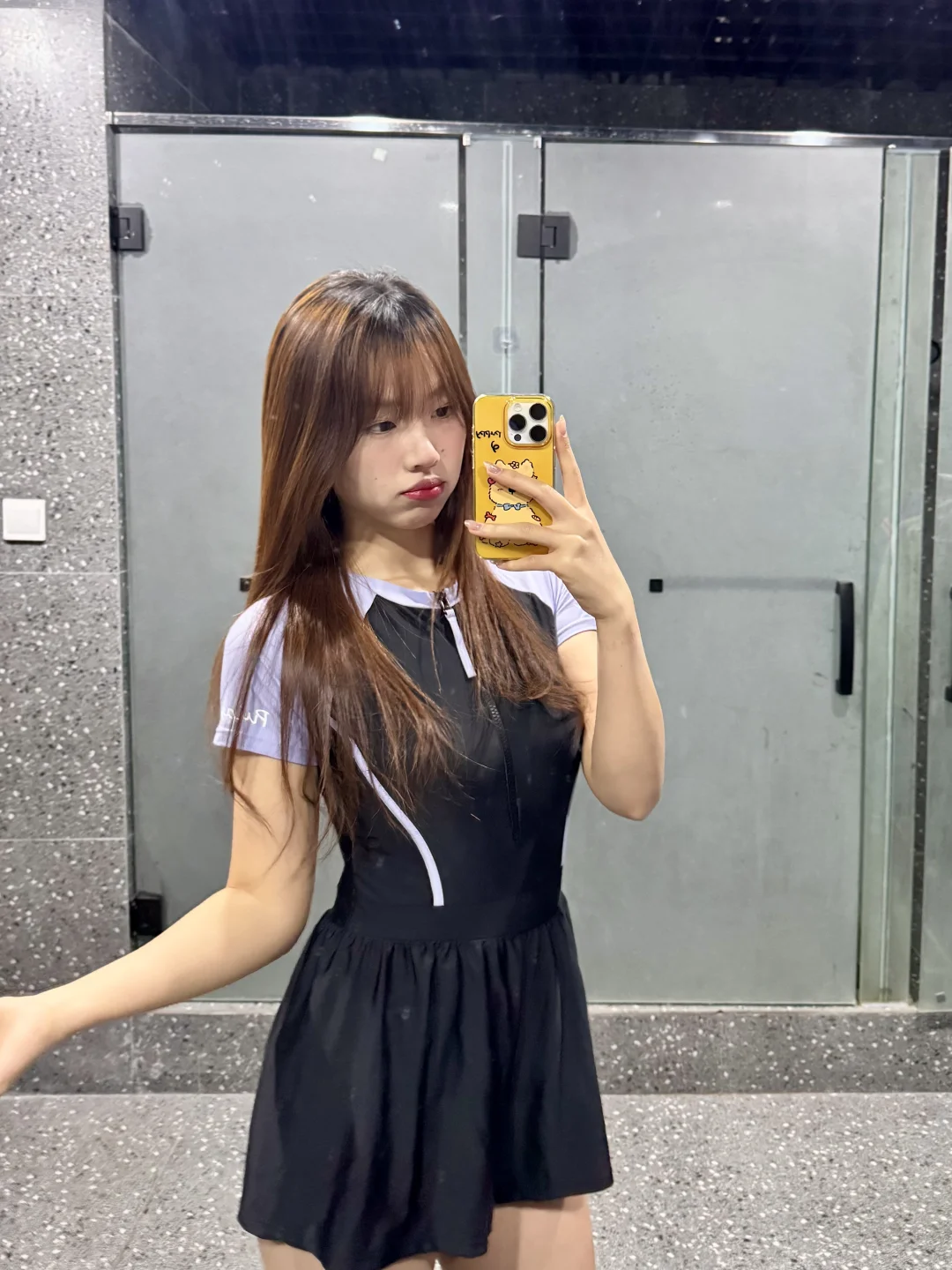 等待夏天游泳的小美人鱼