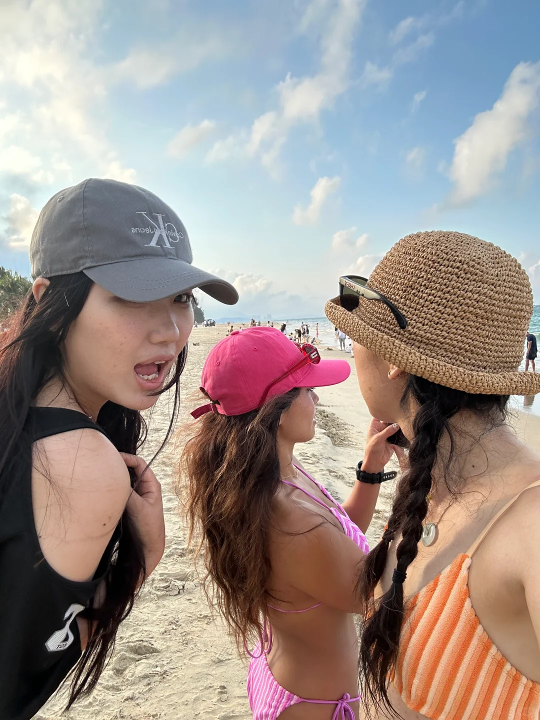 明媚的不是我，是阳光和海
