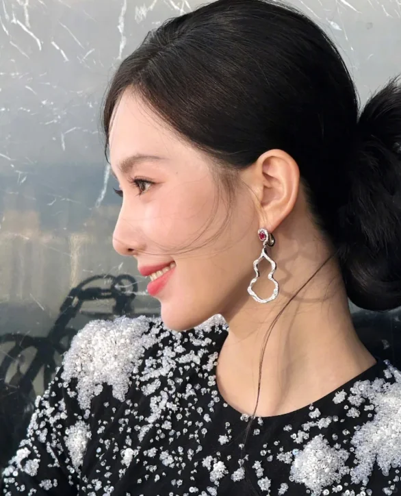 快来品一品女明星名品侧颜，一个比一个绝！