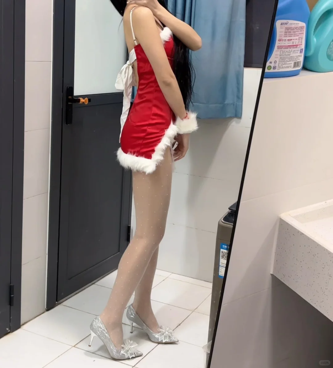 白色丝袜➕肉肉腿，好美😻