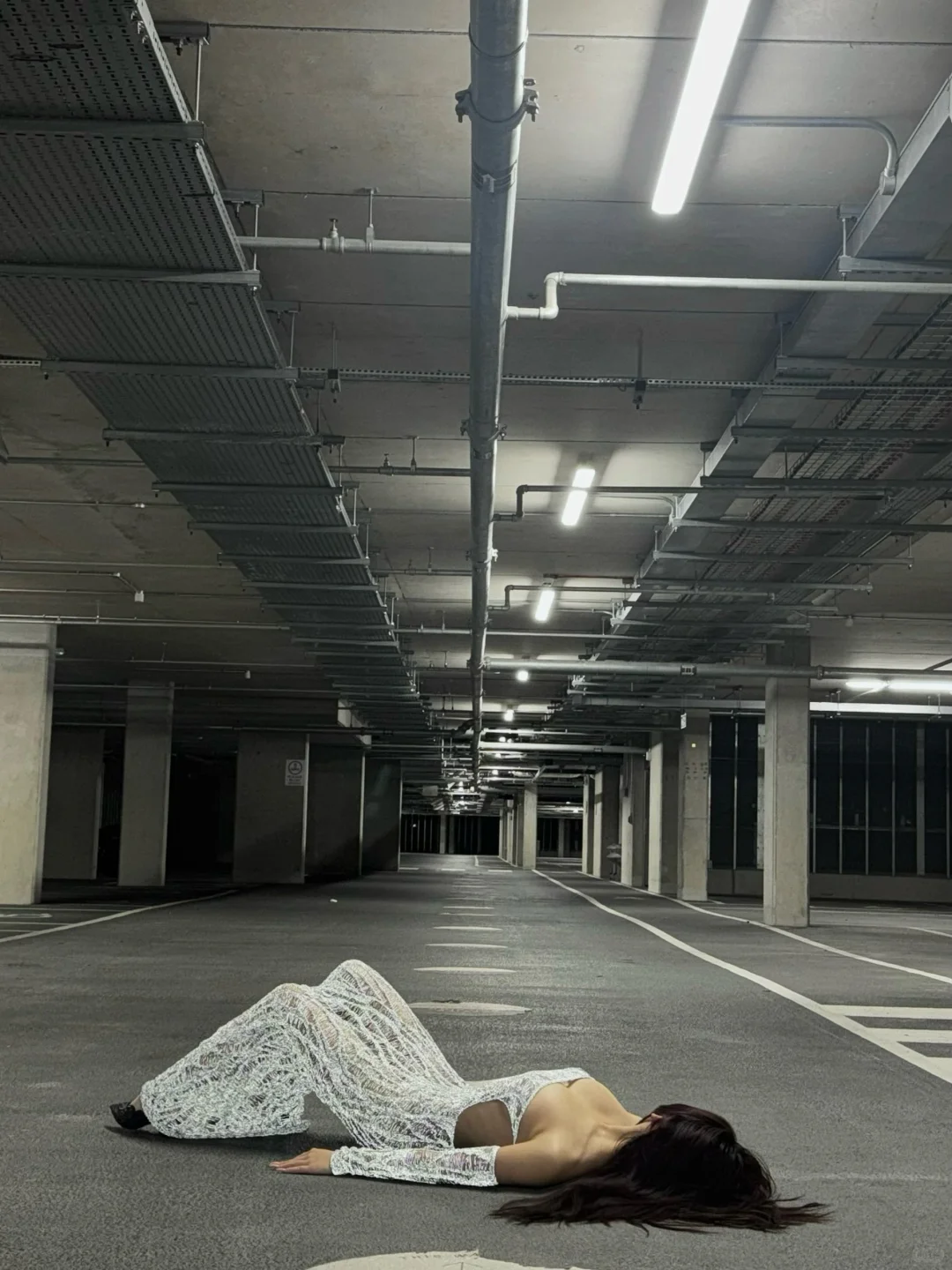 凌晨三点停车场里的世界末日