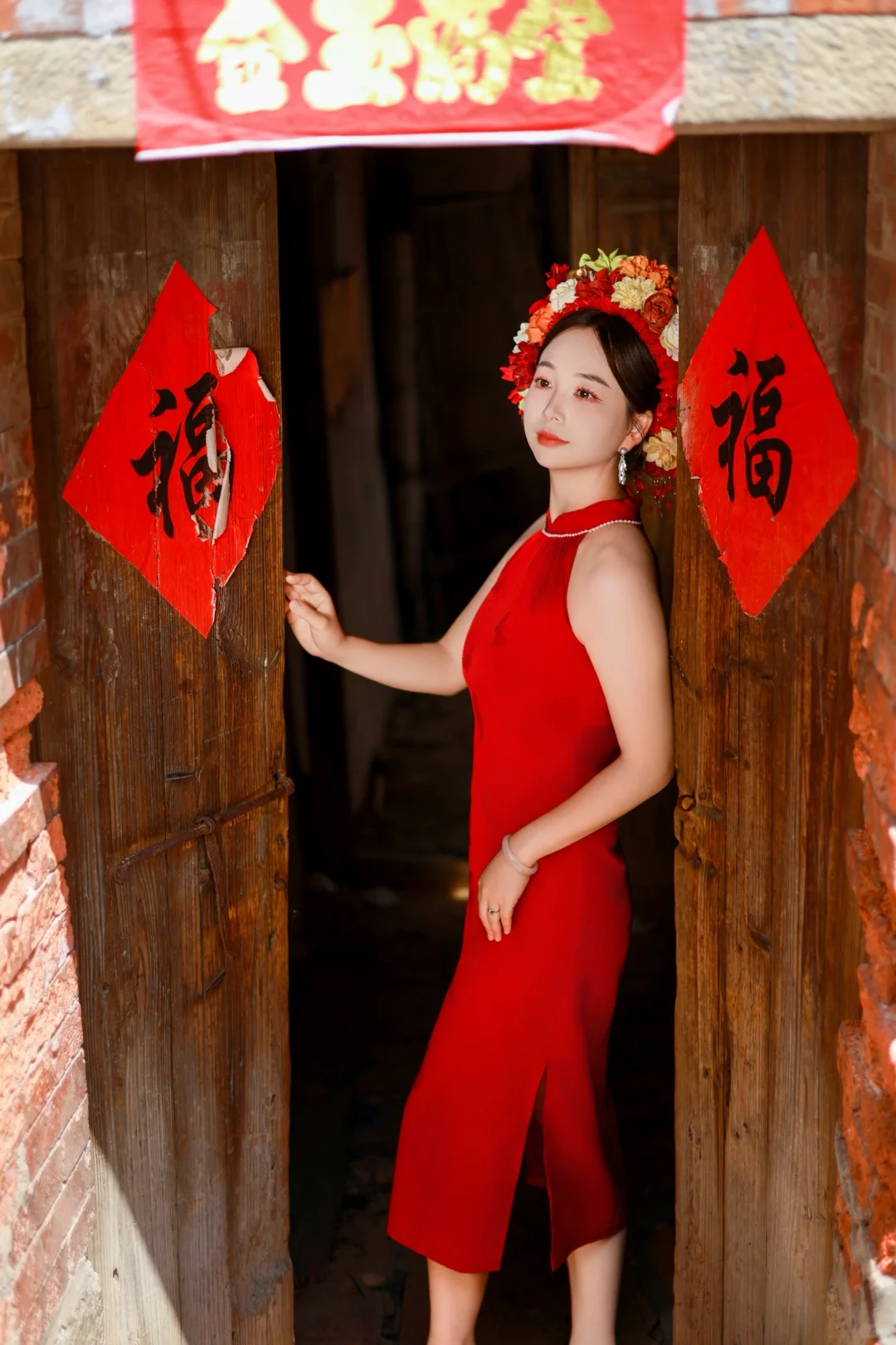 红色旗袍簪花|头图选哪张？