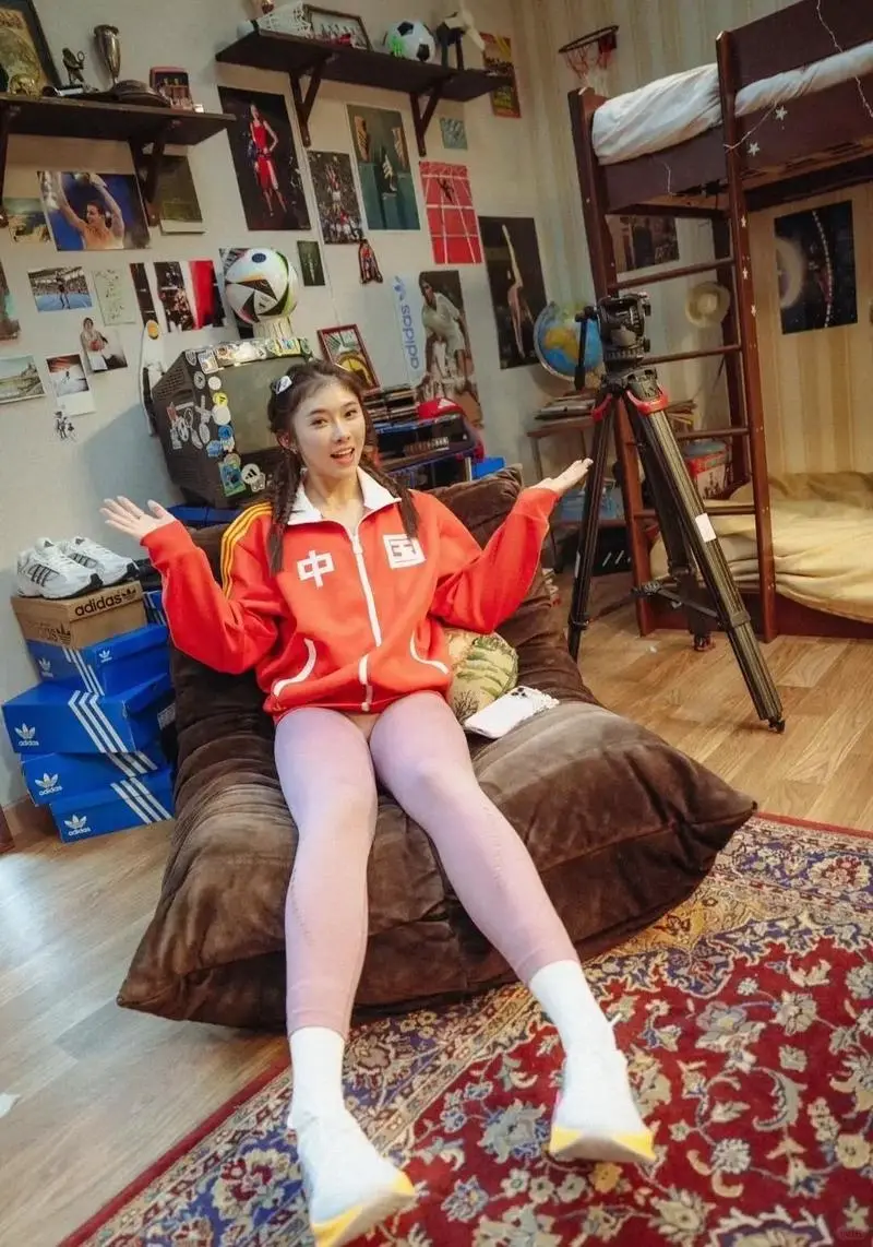  吴艳妮秀逆天美腿，比例惊艳众人，赛场健
