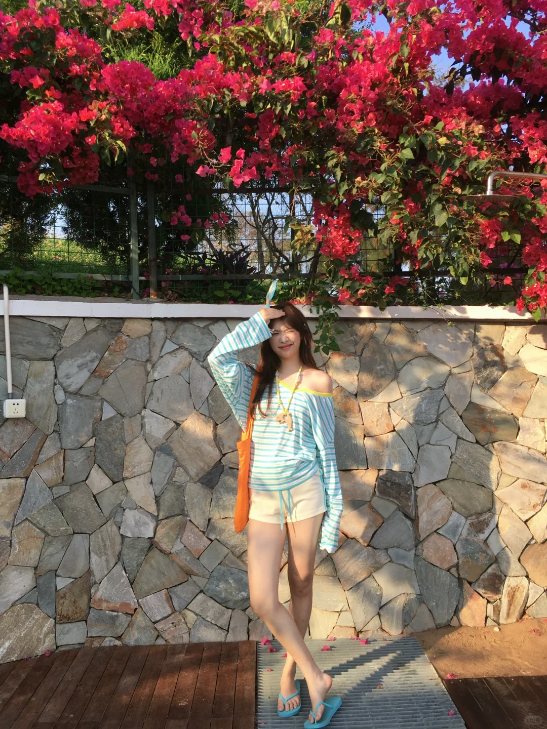 海边刚诞生的夏天˚ 
